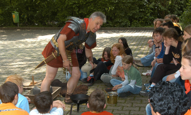 Lebendige römische Geschichte auf dem Schulhof | © I. Roemercohorte Opladen e.V.